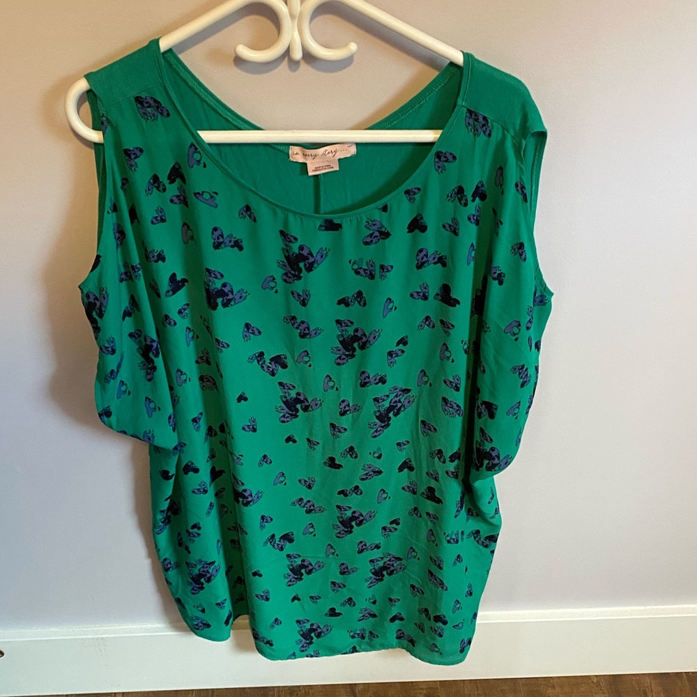 Plus size cold shoulder blouse size 3X “in every story”
